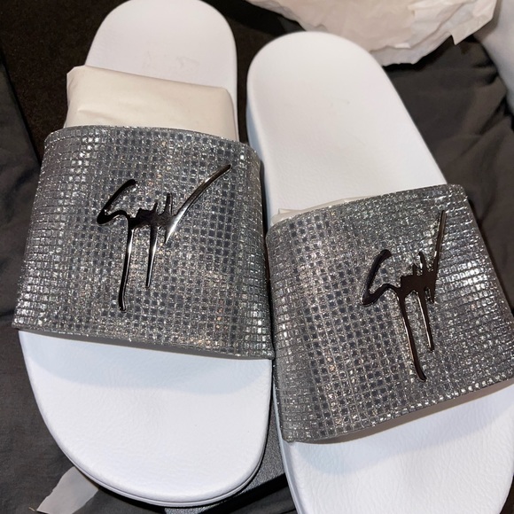 Giuseppe Zanotti Slides - Picture 1 of 8